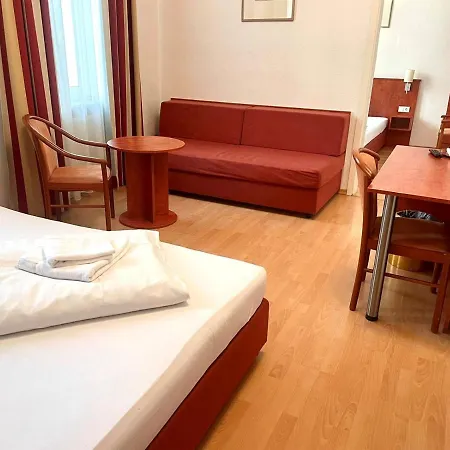 Am Ledermuseum Hotel 2*